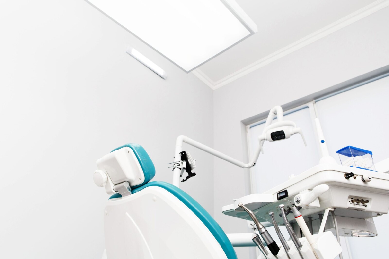 Cómo elegir la clínica de implantes dentales adecuada en Jaén
