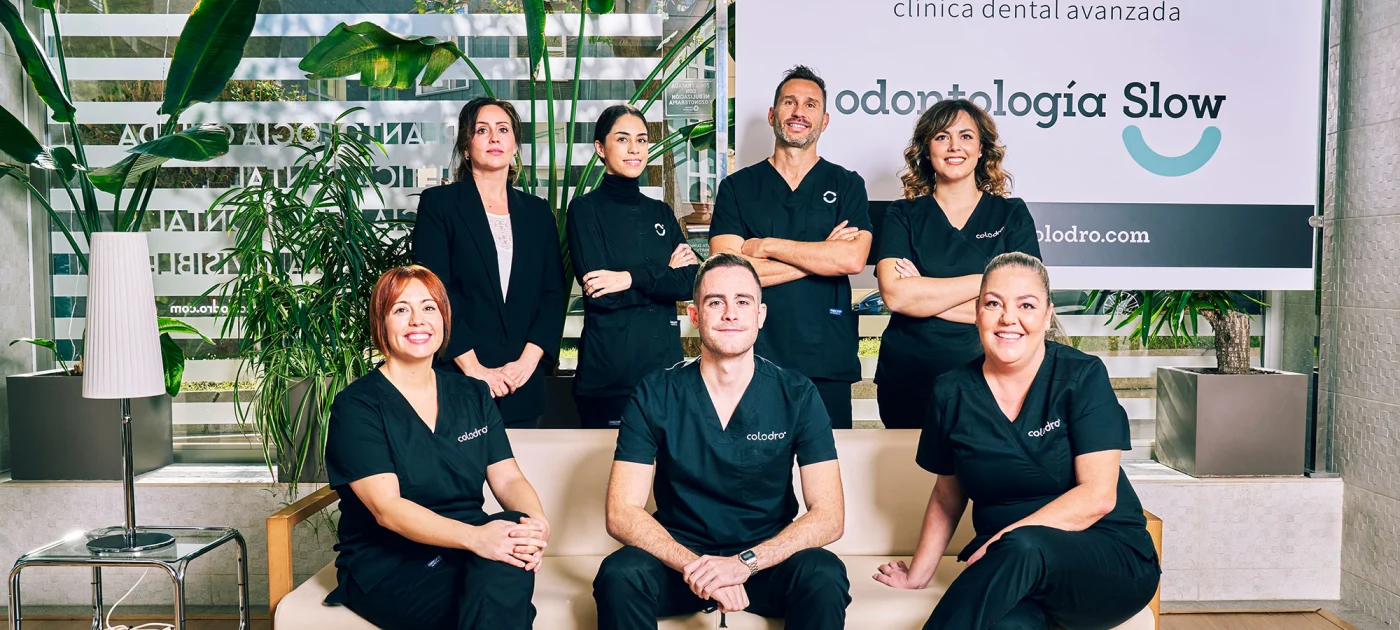 Equipo de Clínica Colodro en la recepción de la clínica