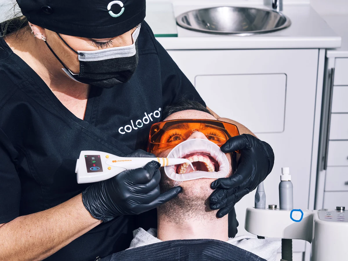 Tratamiento de las encías en Clínica Colodro